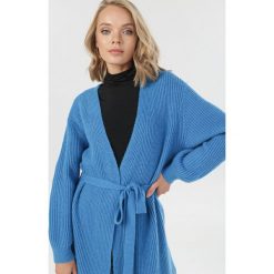 Niebieski Kardigan Pontropeira. Niebieskie swetry damskie Born2be, s, bez wzorów. Za 159,99 zł.