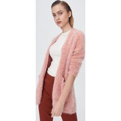 Puszysty kardigan - Różowy. Różowe swetry damskie Sinsay, s. Za 79,99 zł.