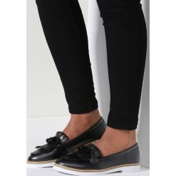 Czarne Mokasyny Damask. Czarne mokasyny damskie marki vices, ze skóry, na płaskiej podeszwie. Za 24,99 zł.