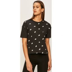 New Balance - T-shirt. Czarne bluzki damskie New Balance, s, bez wzorów, z bawełny, casualowe, z okrągłym kołnierzem, z krótkim rękawem. W wyprzedaży za 99,90 zł.