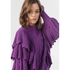 Ciemnofioletowy Sweter Aeve. Fioletowe swetry damskie Born2be, s, bez wzorów, bez rękawów, bez kaptura. Za 159,99 zł.