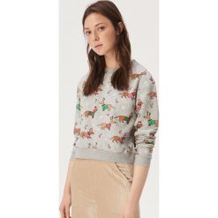 Bluza ze świątecznym nadrukiem all over - Jasny szary. Szare bluzy damskie Sinsay, s, z nadrukiem. W wyprzedaży za 29,99 zł.