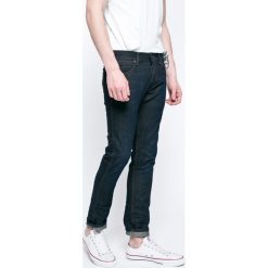 Wrangler - Jeansy Spencer. Niebieskie jeansy męskie Wrangler, z aplikacjami. Za 339,90 zł.