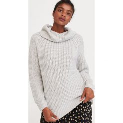 Sweter z obszernym golfem - Jasny szary. Szare swetry damskie Reserved, m. W wyprzedaży za 39,99 zł.
