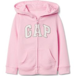Bluza w kolorze jasnoróżowym. Różowe bluzy niemowlęce Gap Kids, z aplikacjami, bez rękawów, bez kaptura. W wyprzedaży za 69,95 zł.