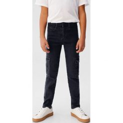 Mango Kids - Jeansy dziecięce Cargo 110-164 cm. Szare spodnie chłopięce Mango Kids, bez wzorów, z elastanu. Za 119,90 zł.