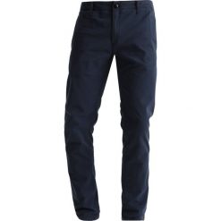 Jeansy męskie: Tommy Jeans SLIM PRINTED SOFT Chinosy black iris