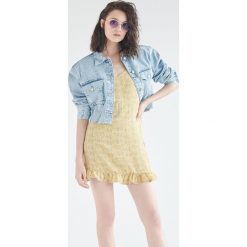 Sukienka mini z falbanką -. Sukienki damskie Sinsay, s, bez wzorów, z falbankami, bez rękawów, mini. W wyprzedaży za 39,99 zł.