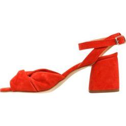 Rzymianki damskie: Rebecca Minkoff ROMY Sandały suede red/coral