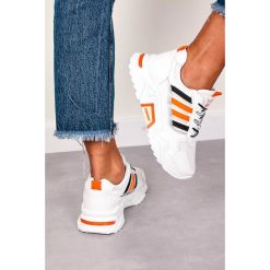 Białe buty sportowe sneakersy sznurowane casu 20f7/o. Białe buty dziewczęce sportowe Casu, bez wzorów, ze skóry ekologicznej, na sznurówki. Za 59,99 zł.