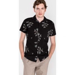 Jack & Jones Greg Koszula Czarny. Czarne koszule męskie Jack & Jones, l, bez wzorów, z bawełny, bez kołnierzyka, z krótkim rękawem. Za 178,95 zł.