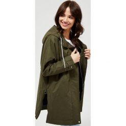 Kurtka parka z kapturem. Zielone kurtki damskie Moodo, xl, bez wzorów, z poliesteru, długie, z kapturem. Za 229,99 zł.