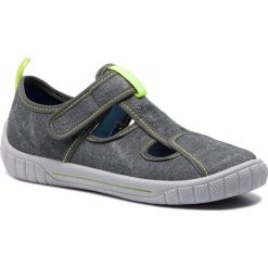Kapcie SUPERFIT - 4-00272-20 S Grau. Szare sandały chłopięce marki Superfit, z tworzywa sztucznego, bez zapięcia. Za 149,00 zł.