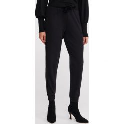 Spodnie dresowe - Czarny. Czarne spodnie damskie Reserved, s, z dresówki. Za 59,99 zł.