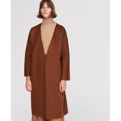 Płaszcz z wełną - Bordowy. Czerwone płaszcze damskie Reserved, bez wzorów, z wełny. Za 399,99 zł.
