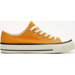 Trampki - Żółty. Żółte trampki i tenisówki damskie Cropp, bez wzorów, bez zapięcia. Za 69,99 zł.
