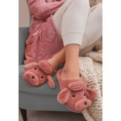 Różowe Kapcie Sumity. Różowe kapcie damskie Born2be, z futra. Za 59,99 zł.