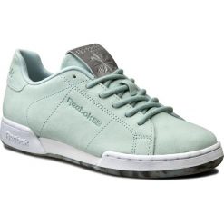Buty Reebok - Npc II Ne Met BD1523 Seaside Grey/White/Pewter. Zielone półbuty damskie Reebok, na co dzień, bez wzorów, ze skóry, bez obcasa, na płaskiej podeszwie, bez zapięcia. W wyprzedaży za 199,00 zł.