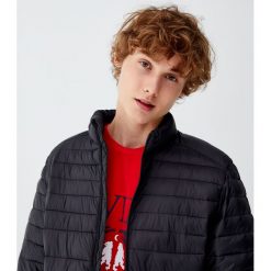 Lekka pikowana kurtka. Czarne kurtki męskie Pull&Bear, m, bez wzorów, bez kaptura. Za 109,00 zł.