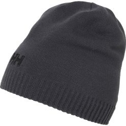 CZAPKA BRAND BEANIE. Szare czapki męskie Helly Hansen, na zimę, bez wzorów, z elastanu. W wyprzedaży za 63,99 zł.