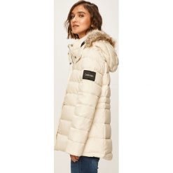 Calvin Klein - Kurtka puchowa. Białe kurtki damskie Calvin Klein, xl, bez wzorów, z elastanu, krótkie. Za 979,90 zł.