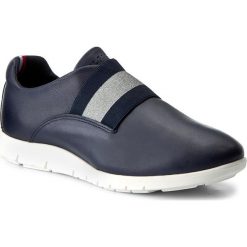 Półbuty TOMMY HILFIGER - Miro 5A FW0FW01407 Tommy Navy 406. Niebieskie półbuty damskie skórzane marki TOMMY HILFIGER, sportowe, na płaskiej podeszwie. W wyprzedaży za 319,00 zł.