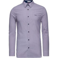 Koszula Guess M93H41 W8BX0. Niebieskie koszule męskie Guess, xl, z aplikacjami, z elastanu, casualowe, bez kołnierzyka, bez rękawów. W wyprzedaży za 189,00 zł.