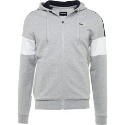 Lacoste Sport Bluza rozpinana silver chine/navy blue/white. Szare bejsbolówki męskie Lacoste Sport, l, z bawełny. Za 459,00 zł.