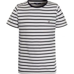 GANT BRETON STRIPE LOGO Tshirt z nadrukiem eggshell. Białe t-shirty męskie z nadrukiem GANT, z bawełny. Za 129,00 zł.