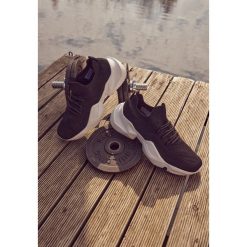 Czarne Buty Sportowe Linei. Czarne buty sportowe męskie Born2be, bez zapięcia. W wyprzedaży za 89,99 zł.