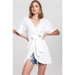 Biała Tunika Still Happy. Białe tuniki damskie other, s, bez wzorów, eleganckie, bez kołnierzyka, bez rękawów. Za 49,99 zł.