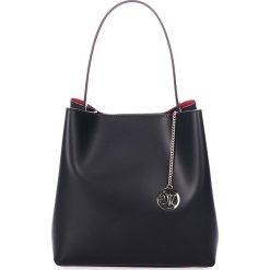 Skórzana torebka w kolorze czarnym - 28 x 28 x 14 cm. Czarne torebki klasyczne damskie Black Bags, w paski, ze skóry, na ramię, bez dodatków. W wyprzedaży za 364,95 zł.