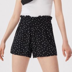 Wzorzyste szorty - Biały. Białe szorty damskie Sinsay, s, bez wzorów. Za 39,99 zł.
