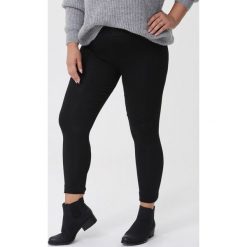 Czarne Legginsy Gerda. Czarne legginsy damskie Born2be, xxl, bez wzorów. Za 29,99 zł.