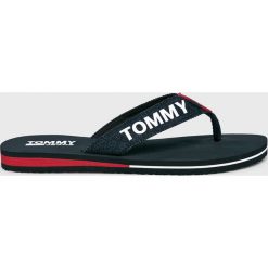 Tommy Jeans - Japonki. Niebieskie klapki damskie Tommy Jeans, bez wzorów, z jeansu, bez obcasa. W wyprzedaży za 129,90 zł.