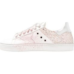 Noclaim ZOE Sneakersy niskie cipria. Białe trampki i tenisówki damskie Noclaim, bez wzorów, ze skóry, bez zapięcia. W wyprzedaży za 431,40 zł.