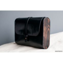 Torebka skórzana z drewnem R-4C czarna. Czarne torebki klasyczne damskie Pakamera, z materiału. Za 415,00 zł.