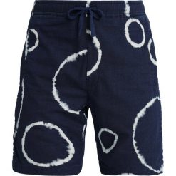 Denham CARLTON Szorty dwip. Niebieskie spodenki i szorty męskie marki Denham, xl, bez wzorów, z bawełny. Za 459,00 zł.