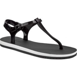 Sandały CALVIN KLEIN JEANS - Savanna RE9248 Black. Czarne klapki damskie Calvin Klein Jeans, bez wzorów, z jeansu, bez obcasa. W wyprzedaży za 219,00 zł.
