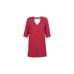 Sukienki krótkie Vero Moda VMRICKY. Czerwone sukienki damskie Vero Moda, s, bez wzorów, bez kołnierzyka, z krótkim rękawem, krótkie, mini. Za 159,20 zł.