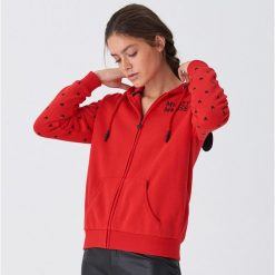 Bluza Mickey Mouse - Czerwony. Czerwone bluzy damskie House, s, z motywem z bajki, bez rękawów, bez kaptura. Za 99,99 zł.