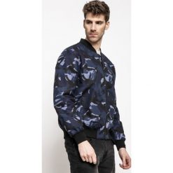 Levi's - Kurtka Bomber. Niebieskie kurtki męskie marki Levi's®, l, z bawełny. W wyprzedaży za 219,90 zł.