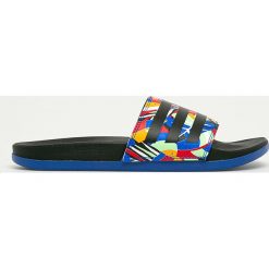 Adidas - Klapki. Czarne klapki damskie Adidas, bez wzorów, z gumy, bez obcasa, na obcasie. Za 169,90 zł.