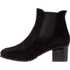 Erika Rocchi Ankle boot nero. Czarne botki damskie marki Erika Rocchi, ze skóry, bez obcasa, bez zapięcia. Za 799,00 zł.
