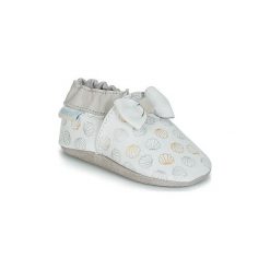 Kapcie niemowlęce Dziecko Robeez SEASHELL. Białe buciki niemowlęce marki Robeez, bez zapięcia. Za 129,00 zł.