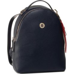 Plecak TOMMY HILFIGER - Charming Tommy Backpack AW0AW08160 CJM. Niebieskie plecaki damskie TOMMY HILFIGER, bez wzorów, ze skóry ekologicznej, eleganckie. W wyprzedaży za 489,00 zł.