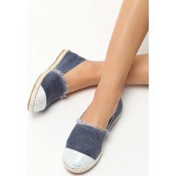 Granatowe Espadryle Mamis. Niebieskie espadryle damskie Born2be, bez wzorów, na niskim obcasie, na płaskiej podeszwie. Za 39,99 zł.