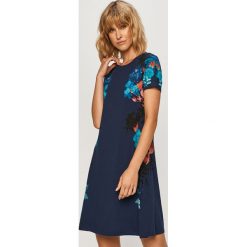 Desigual - Sukienka. Niebieskie sukienki damskie Desigual, na co dzień, s, z aplikacjami, z elastanu, casualowe, z okrągłym kołnierzem, z krótkim rękawem, krótkie, mini, rozkloszowane. Za 299,90 zł.