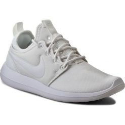 Buty NIKE - Roshe Two 844931 100 White/White/Pure Platinum. Białe buty sportowe damskie Nike, bez wzorów, z tworzywa sztucznego, sportowe, nike roshe. W wyprzedaży za 309,00 zł.