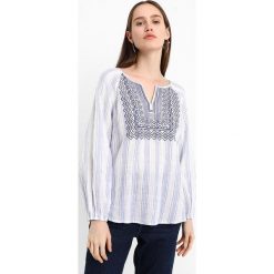 Bluzki asymetryczne: Vince Camuto Petite PUCKER PEASANT Bluzka blue
